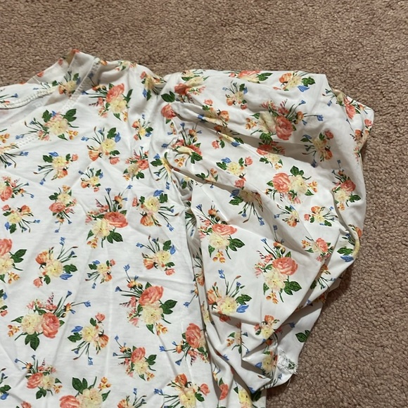 Zara Tee with Puffy Sleeves - Picture 2 of 3